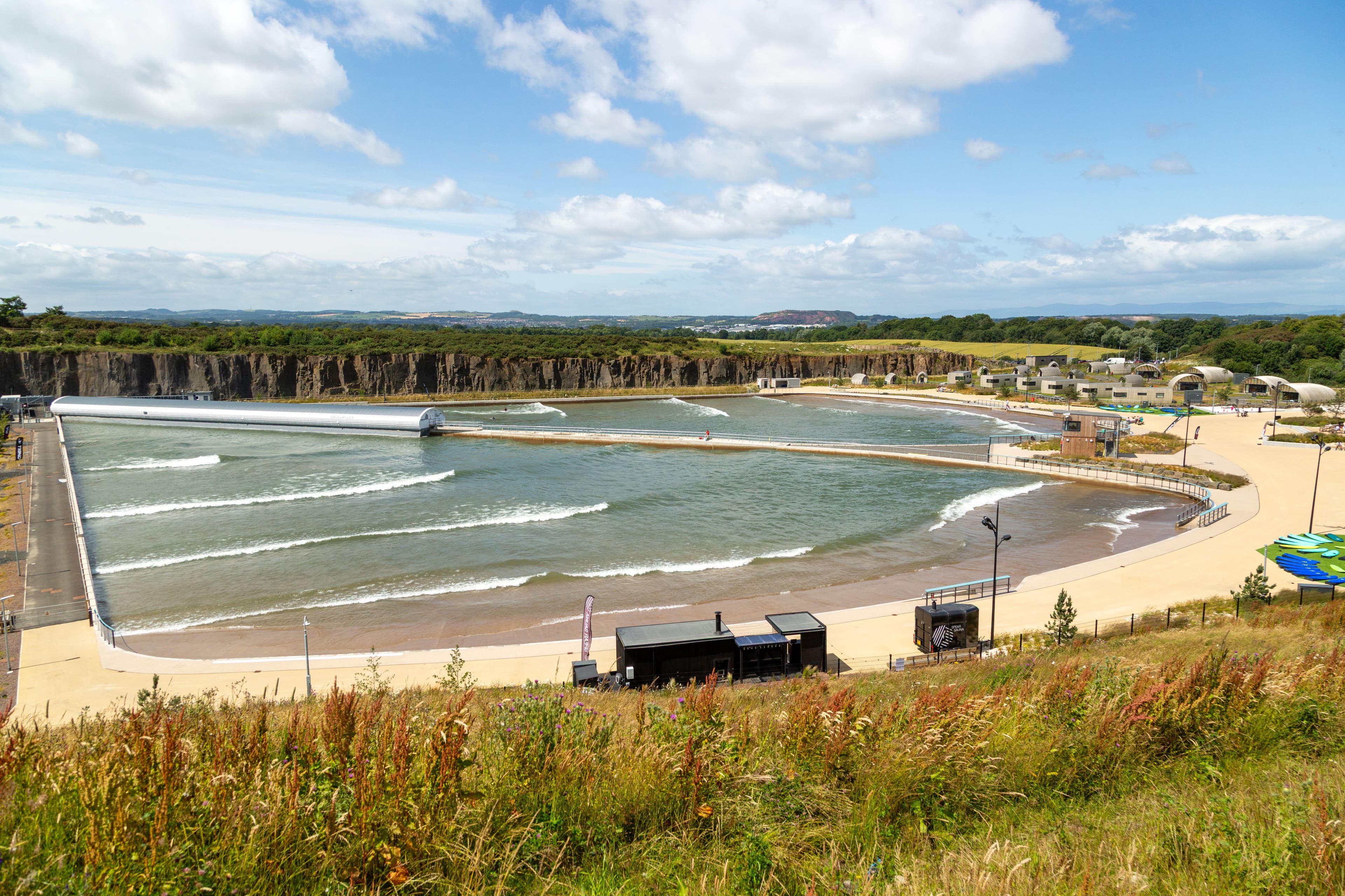 Et kunstigt bølgeanlæg kan aktivere både bredden, eliten og målgrupper med særlige behov på én gang, da flere zoner i anlægget kan tilpasses niveauet.