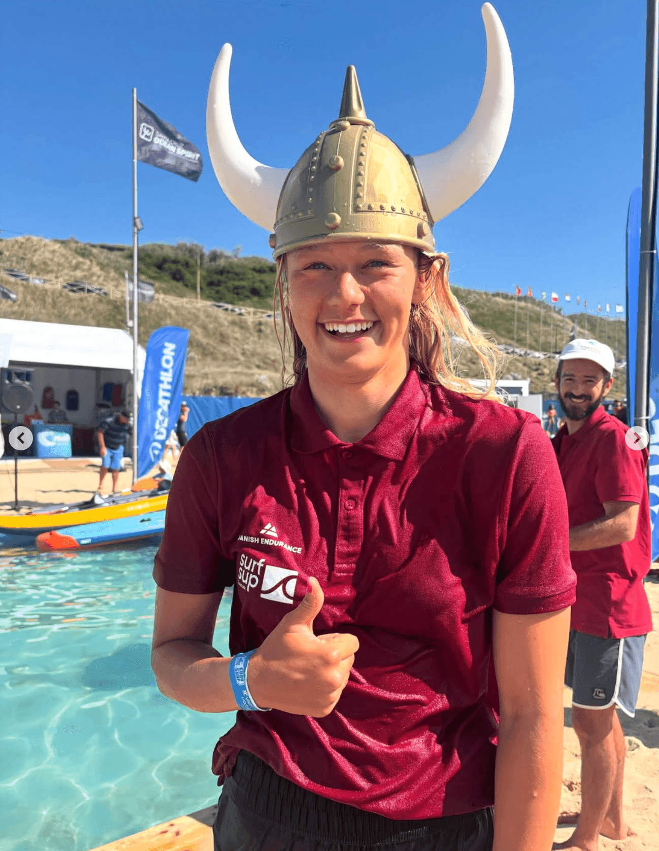 Thilde, og resten af EM-holdet, havde indkøbt vikingehjelme så sejren kunne fejres på behørig vis. Foto: Instagram / Thilde Sofie Rasmussen